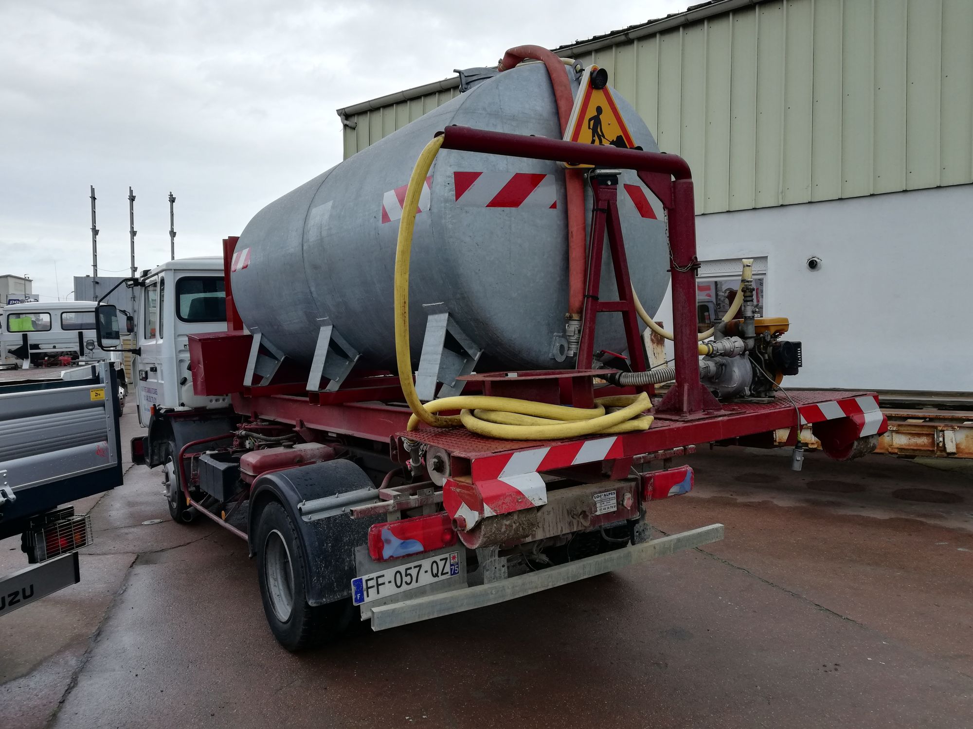 Cuve 5000 L Galva Pulverisation arrosage sur Berce polybenne Ampliroll 7.5 t 10 t 12 t 19 t Cuve 5000 L Galva Pulverisation arrosage sur Berce polybenne Ampliroll 7.5 t 10 t 12 t 19 t