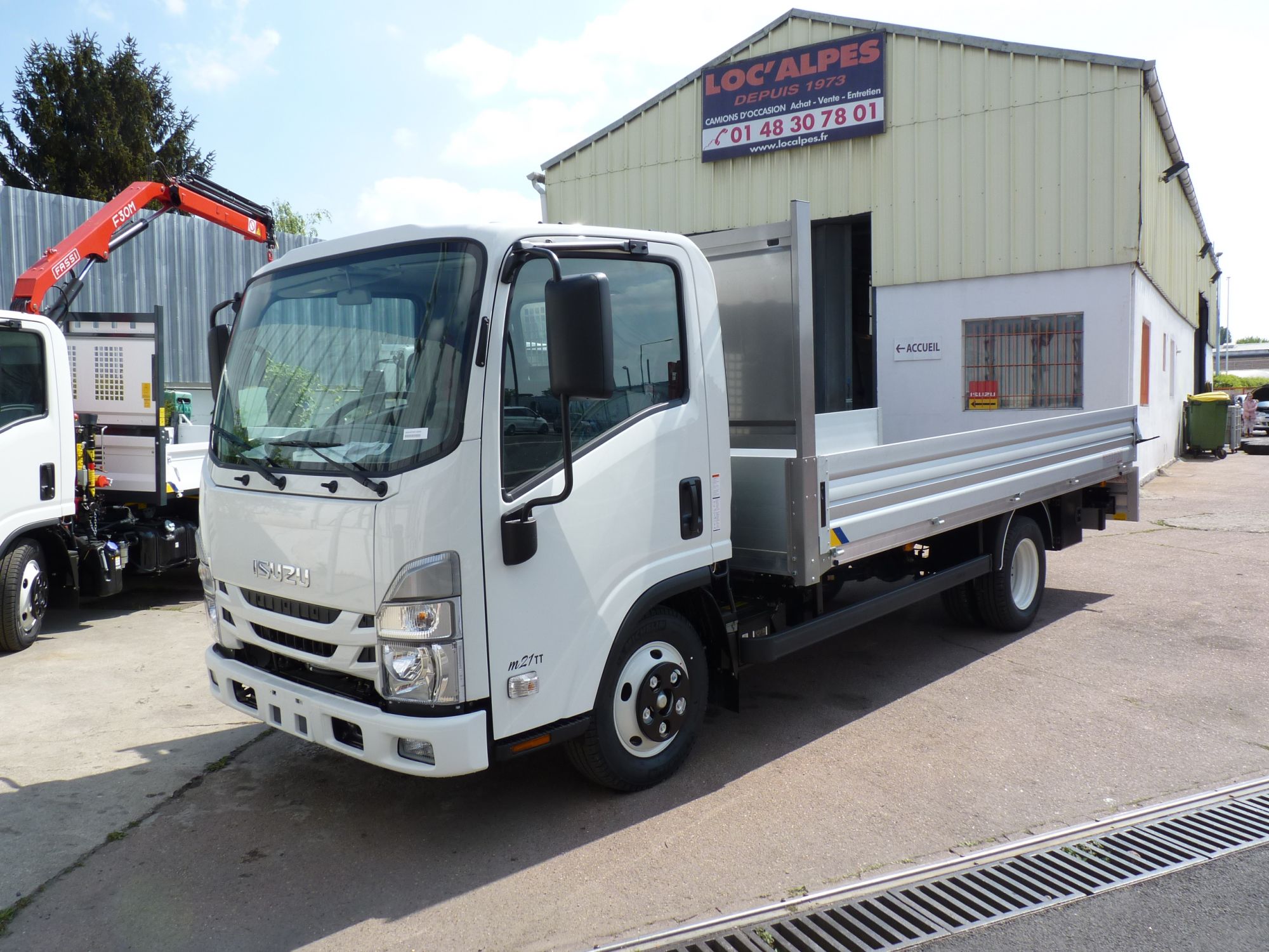 M21 120 cv Euro 6 Ad blue PLATEAU Alu 4500 mm M21 120 cv Euro 6 Ad blue PLATEAU Alu 4500 mm