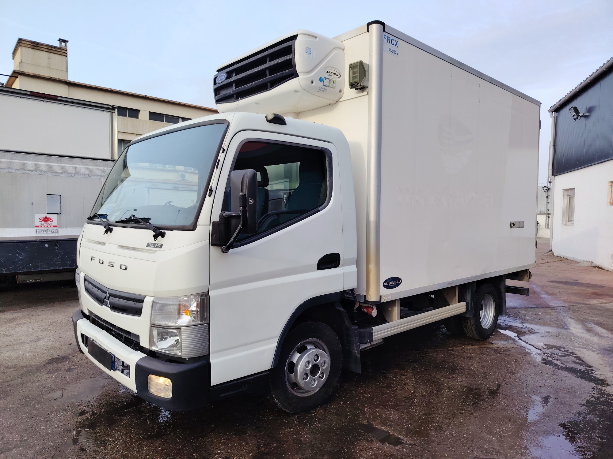 Utilitaire Frigorifique Mistubishi Fuso Canter Carrier Xarios 500 Utilitaire Frigorifique Mistubishi Fuso Canter Carrier Xarios 500